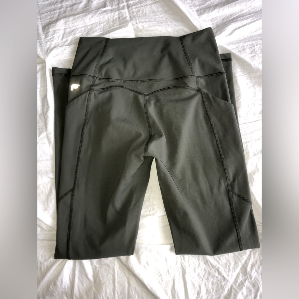 🔥EUC Pure-Luxe 7/8 Leggings🫒